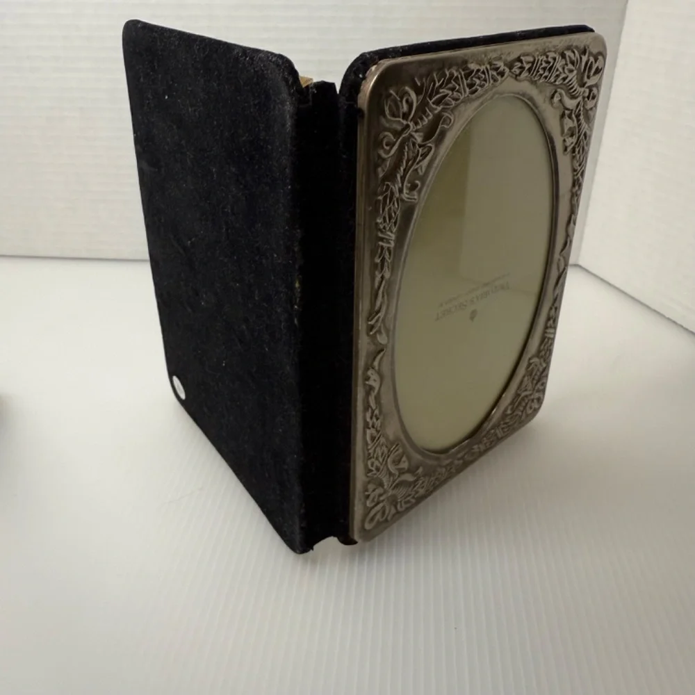 Victoria's Secret‎ Vintage Embossed Silver Plated Picture Frame Photo Album Bows